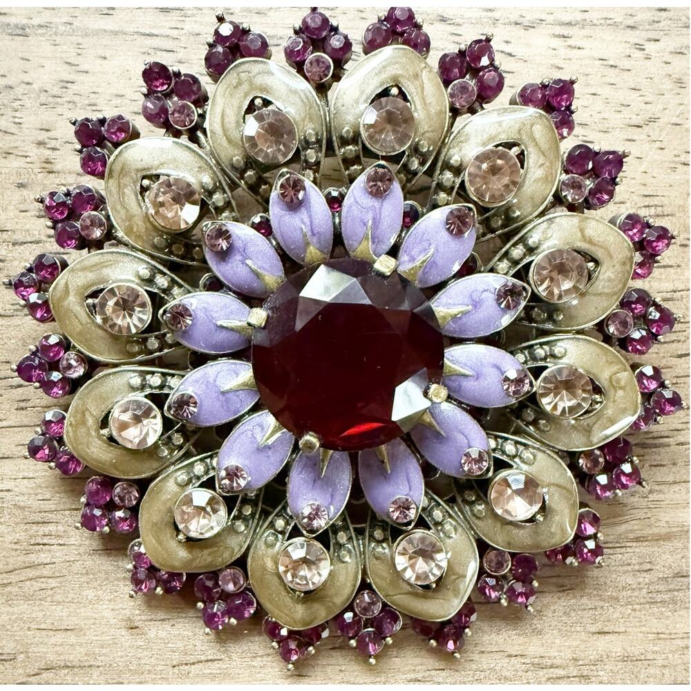 Avon 2009 "Lovely London" Large Rhinestone & Enamel Brooch Pin